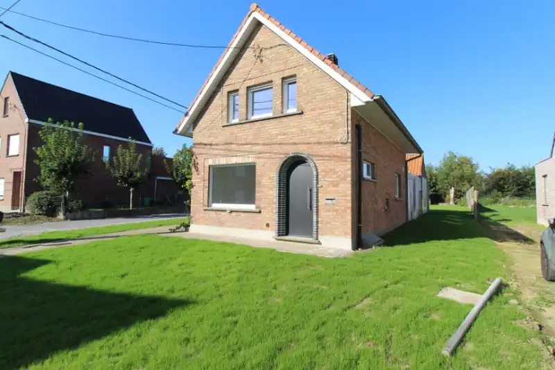Gerenoveerde alleenstaande woning in Torhout foto 12