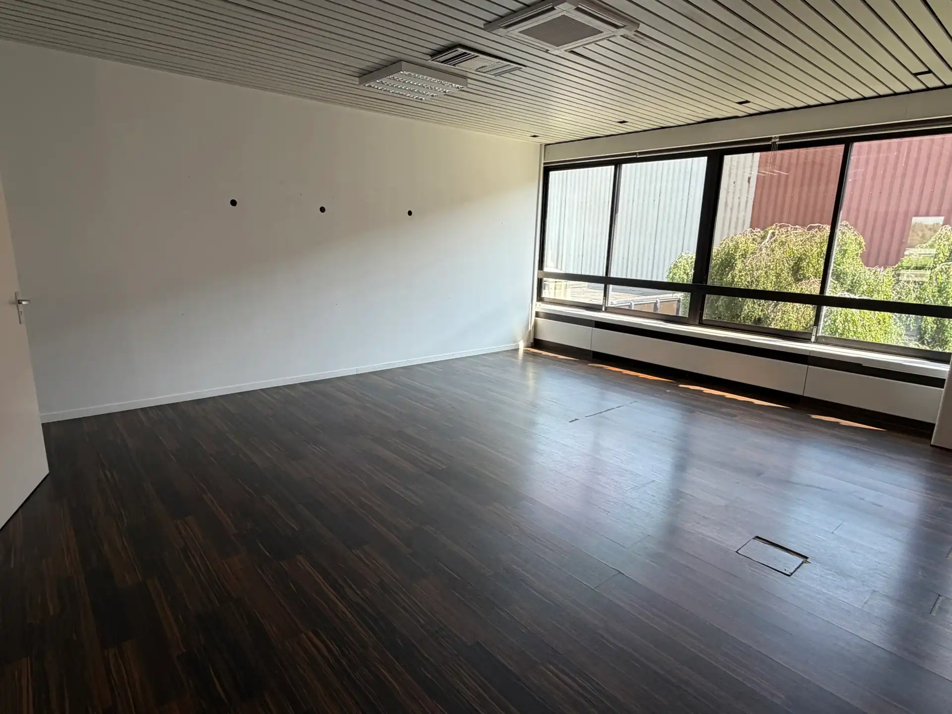 Magazijn 2.963m² met kantoren 569m²  in Temse foto 12
