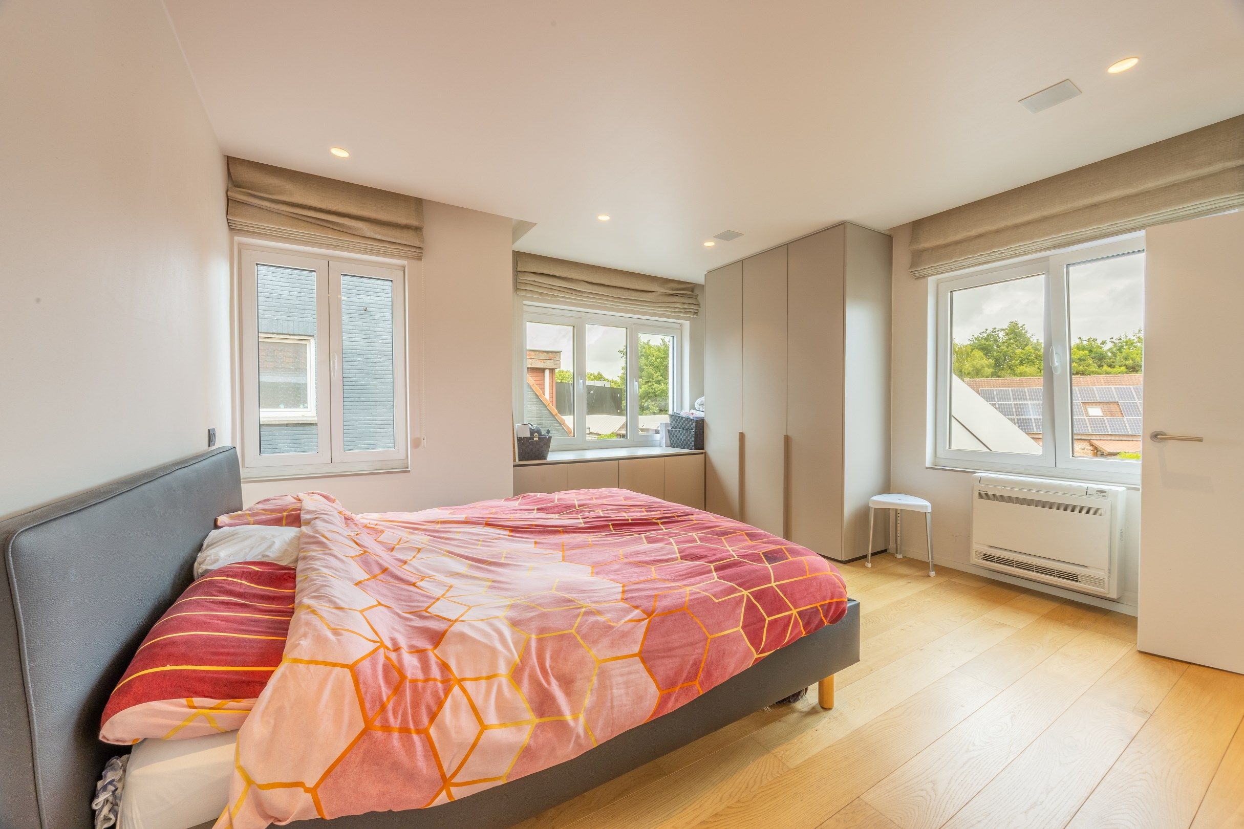 Unieke en recent gerenoveerde woning foto 12