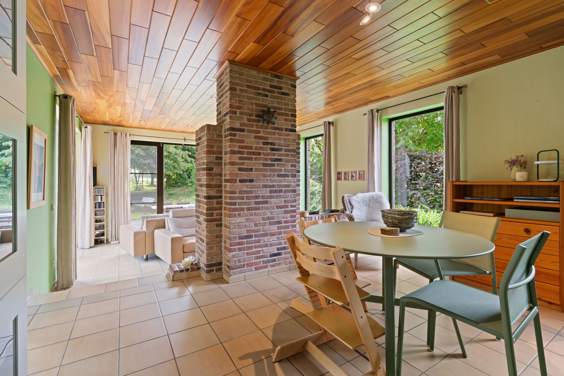 Open bebouwing met 5 slaapkamers en prachtige tuin  foto 2