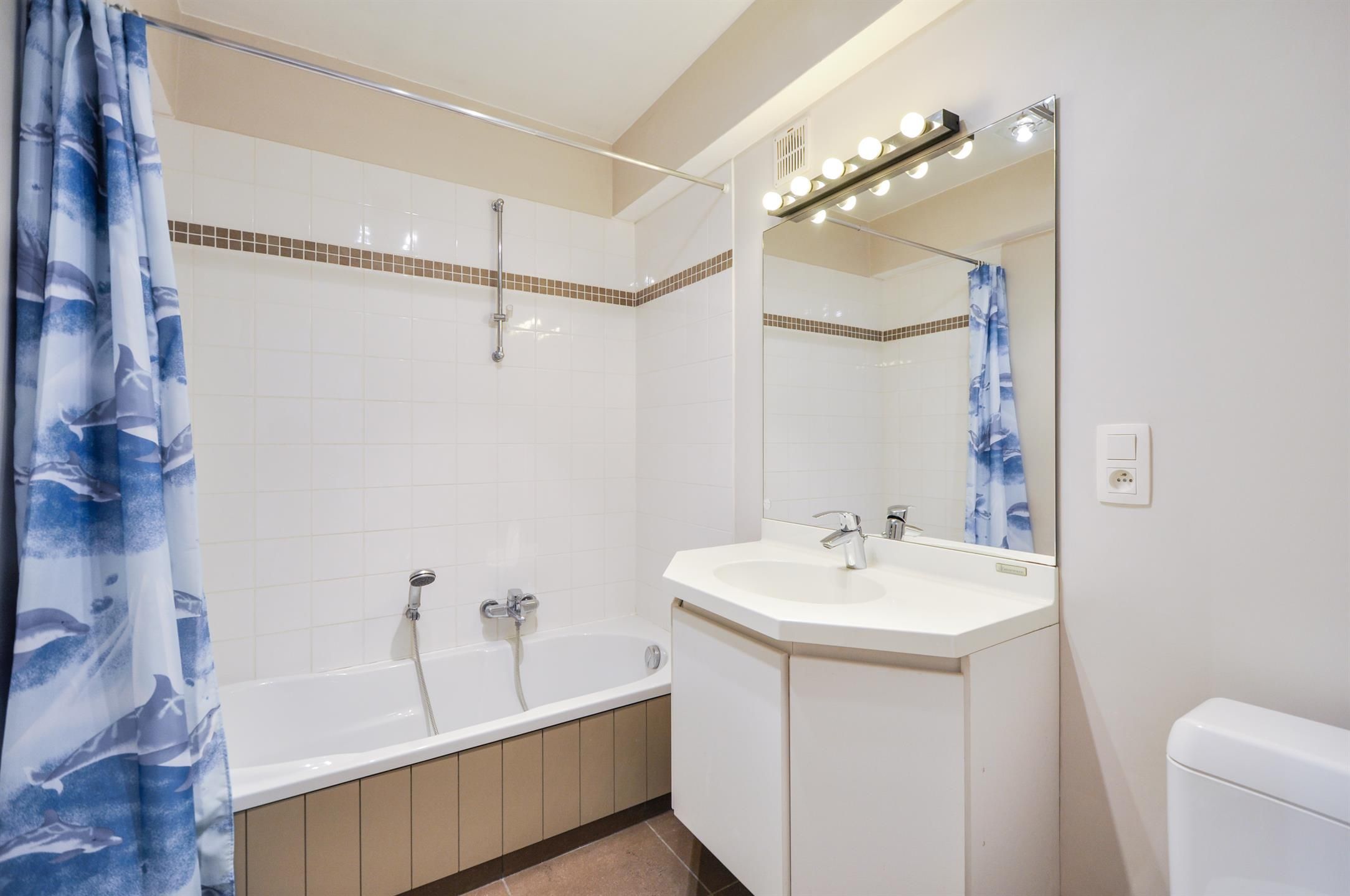 Aangenaam 2-slpk. appartement op de Zeedijk van het Zoute... foto 5