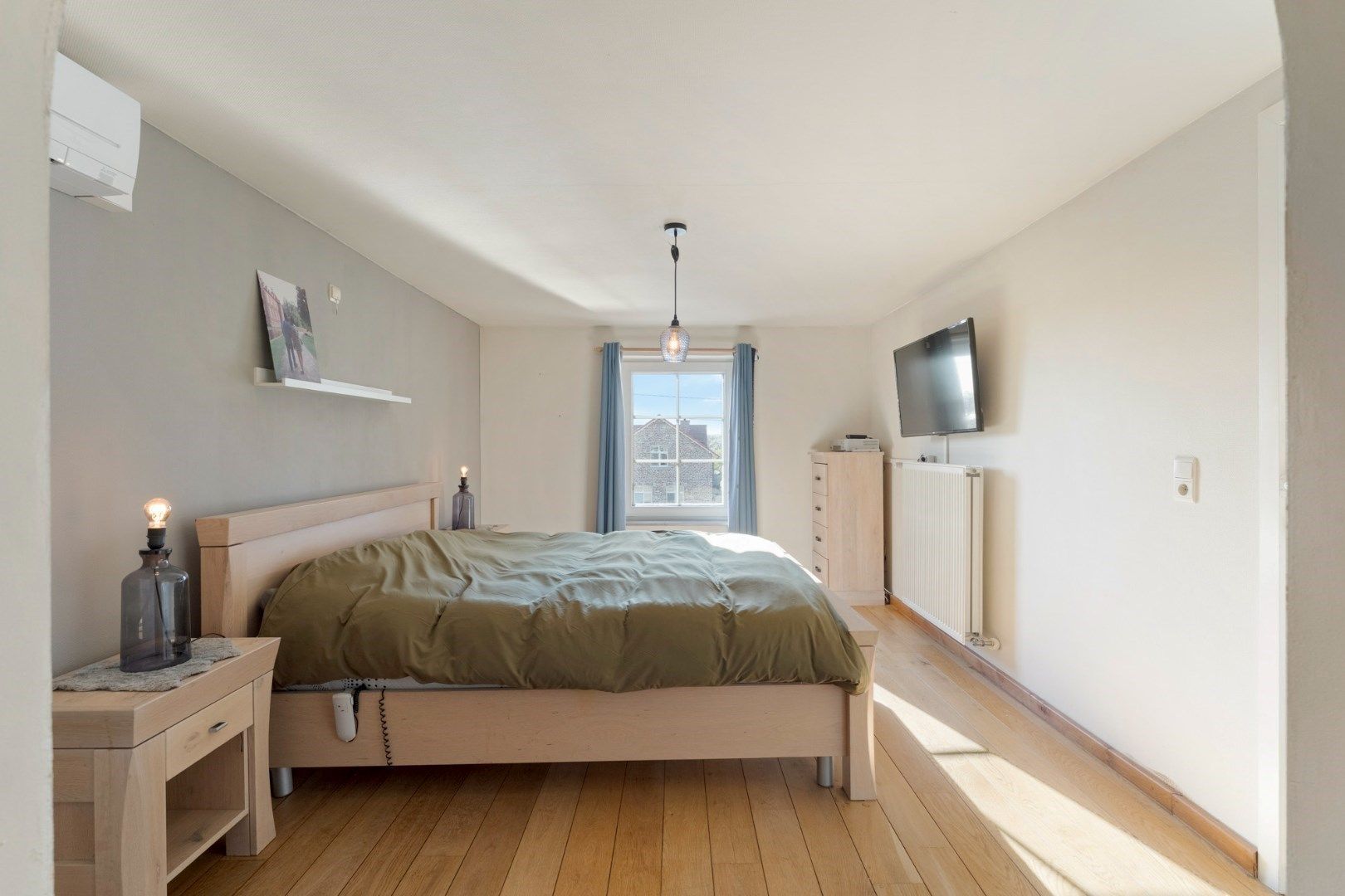 Prachtig gerenoveerde vrijstaande woning met heerlijke tuin met zwembad op 16a16ca foto 19