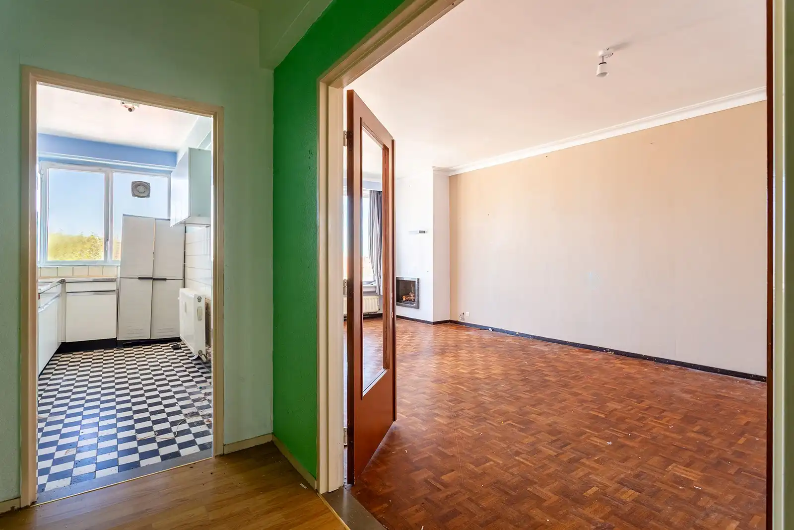 Ruim en licht appartement met 2 slaapkamers foto 10