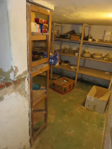 Totaal te renoveren woning op groot perceel van ca. 1270m² foto 15