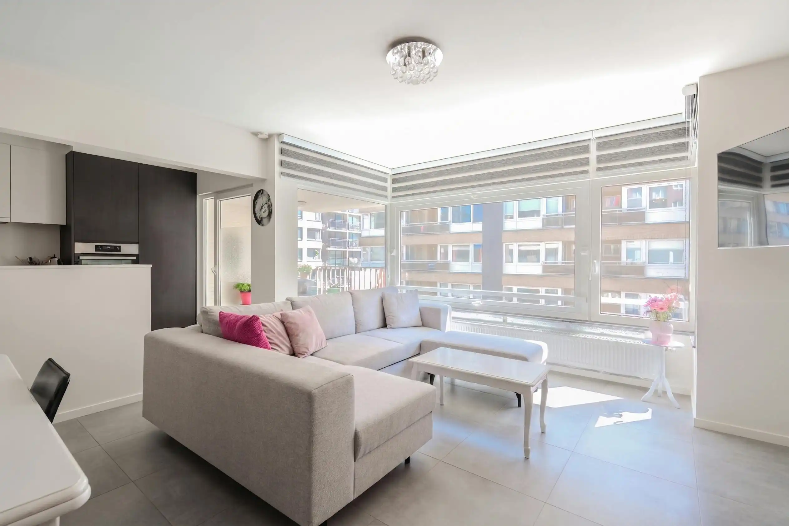 Gerenoveerd 2 slaapkamer appartement op topligging! foto 4