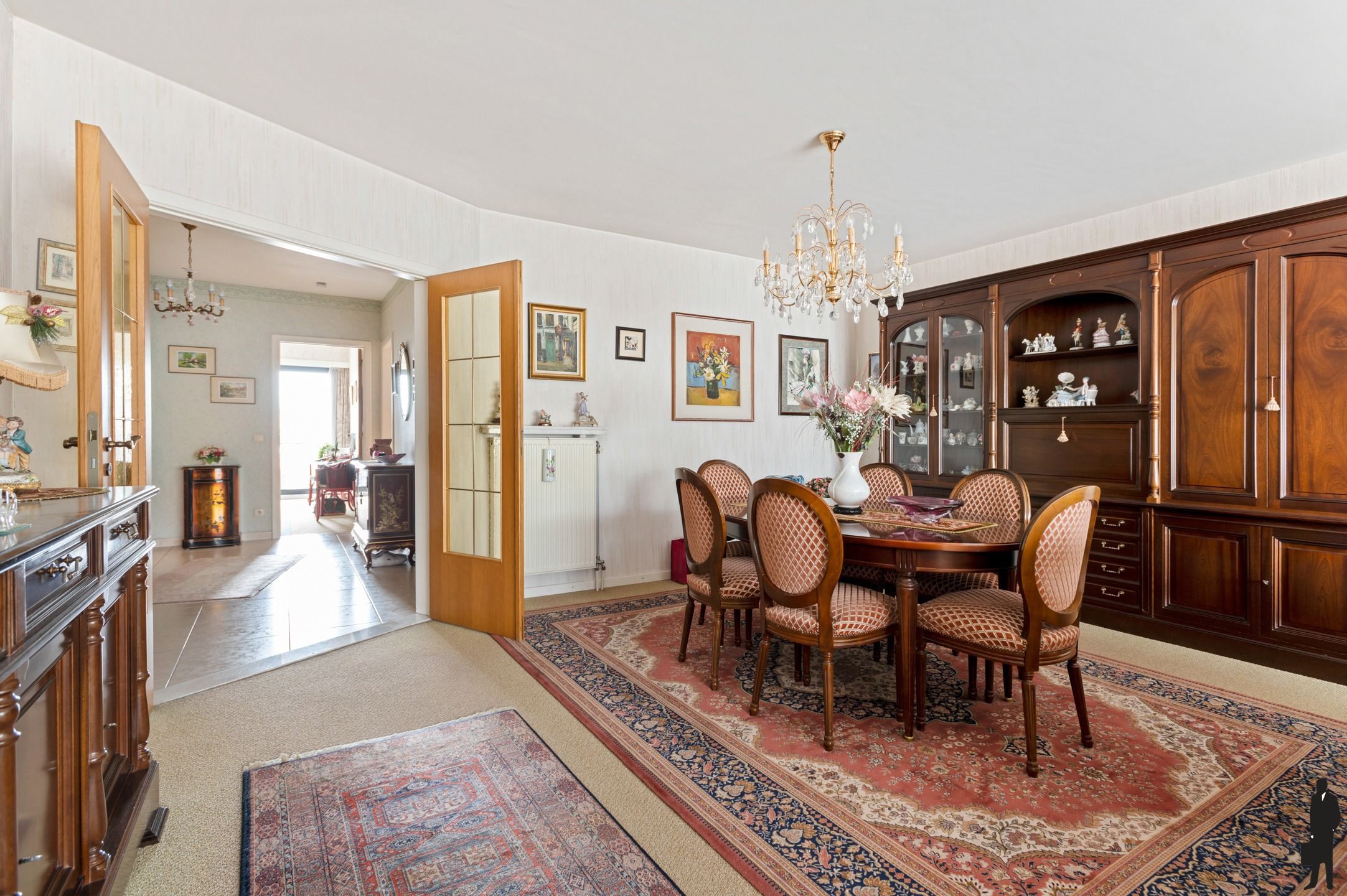 Ruim 3 slaapkamer appartement met 2 terrassen. foto 6