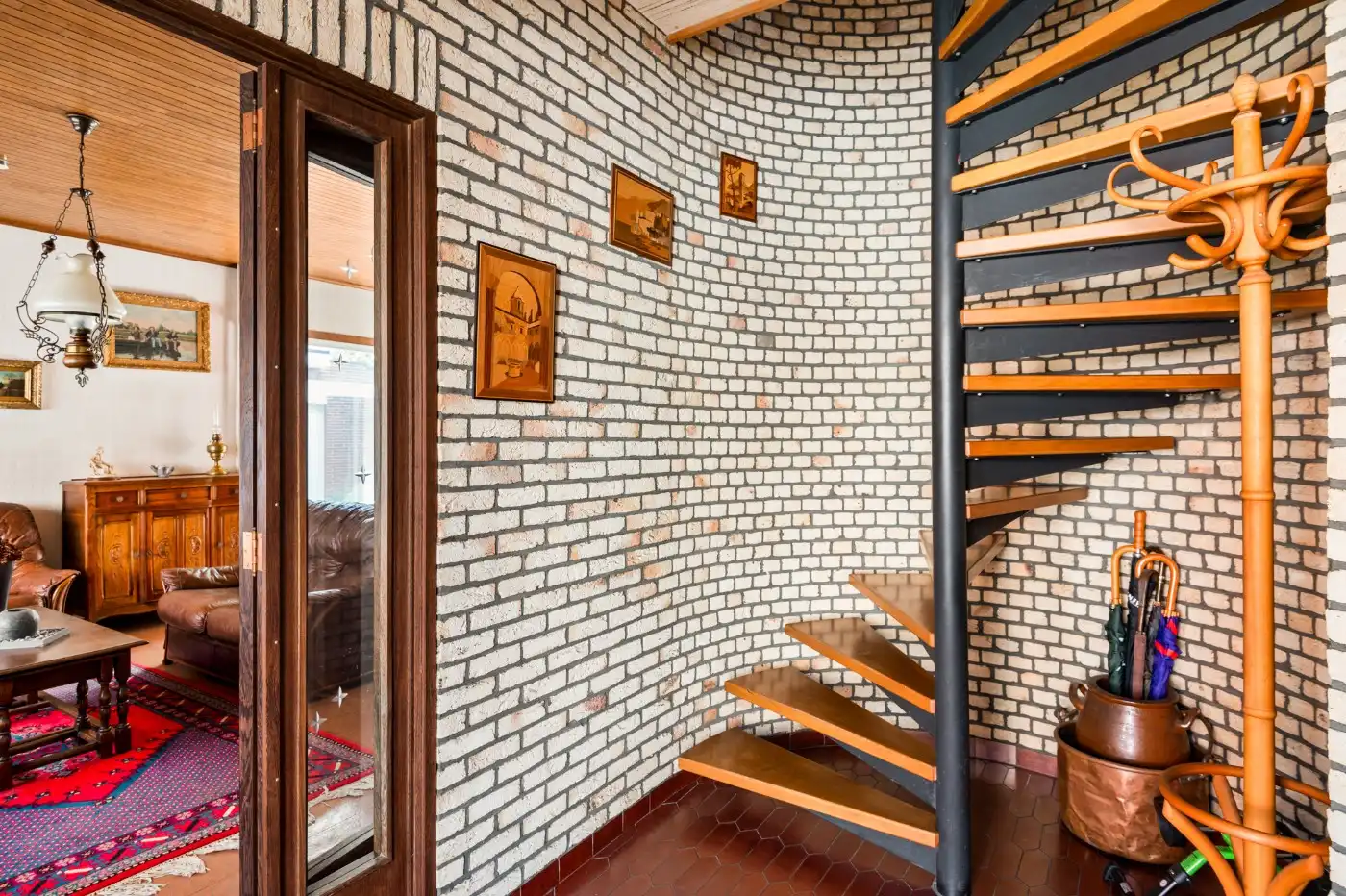 Te renoveren woning met 3 slpk., garage en tuintje foto 2
