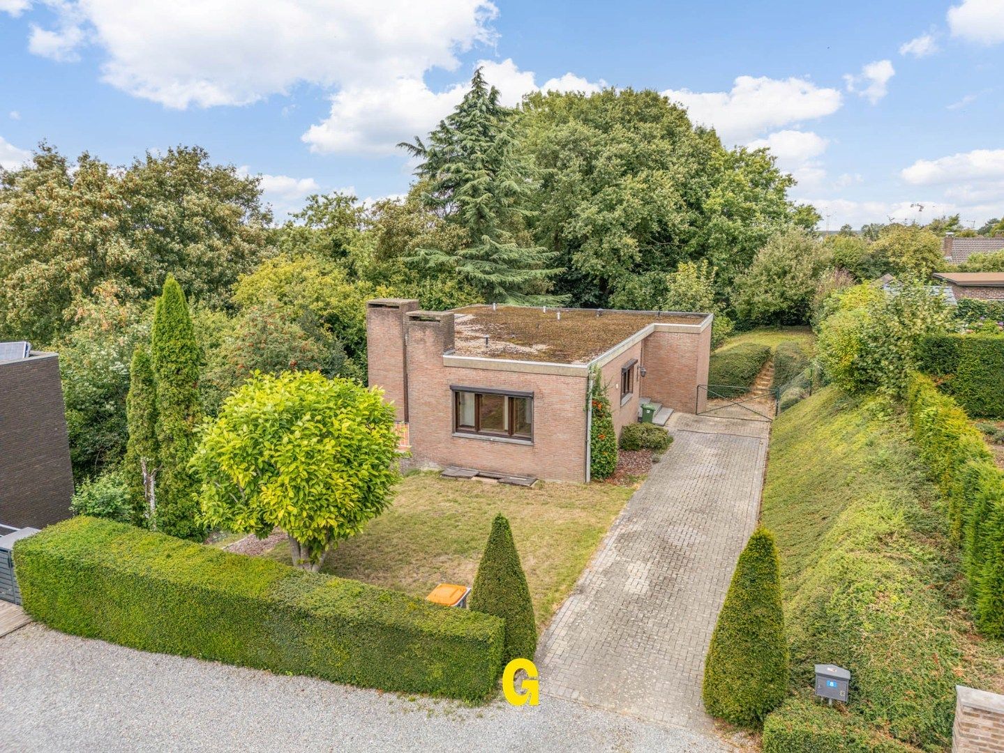 Vrijstaande woning met uitgesproken karakter op een uitstekende locatie in hartje Bilzen, op 11a 23ca foto 2