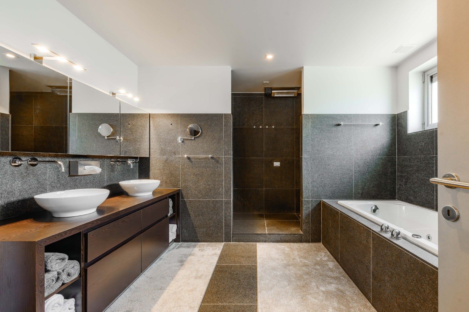 Exclusieve villa met luxueuze afwerking en vergezicht op velden te Zwevezele foto 17