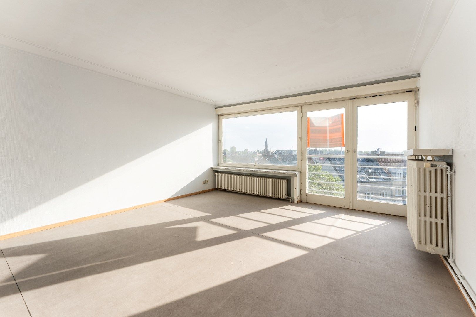 Te renoveren 1-slaapkamerappartement met uitzicht foto 2