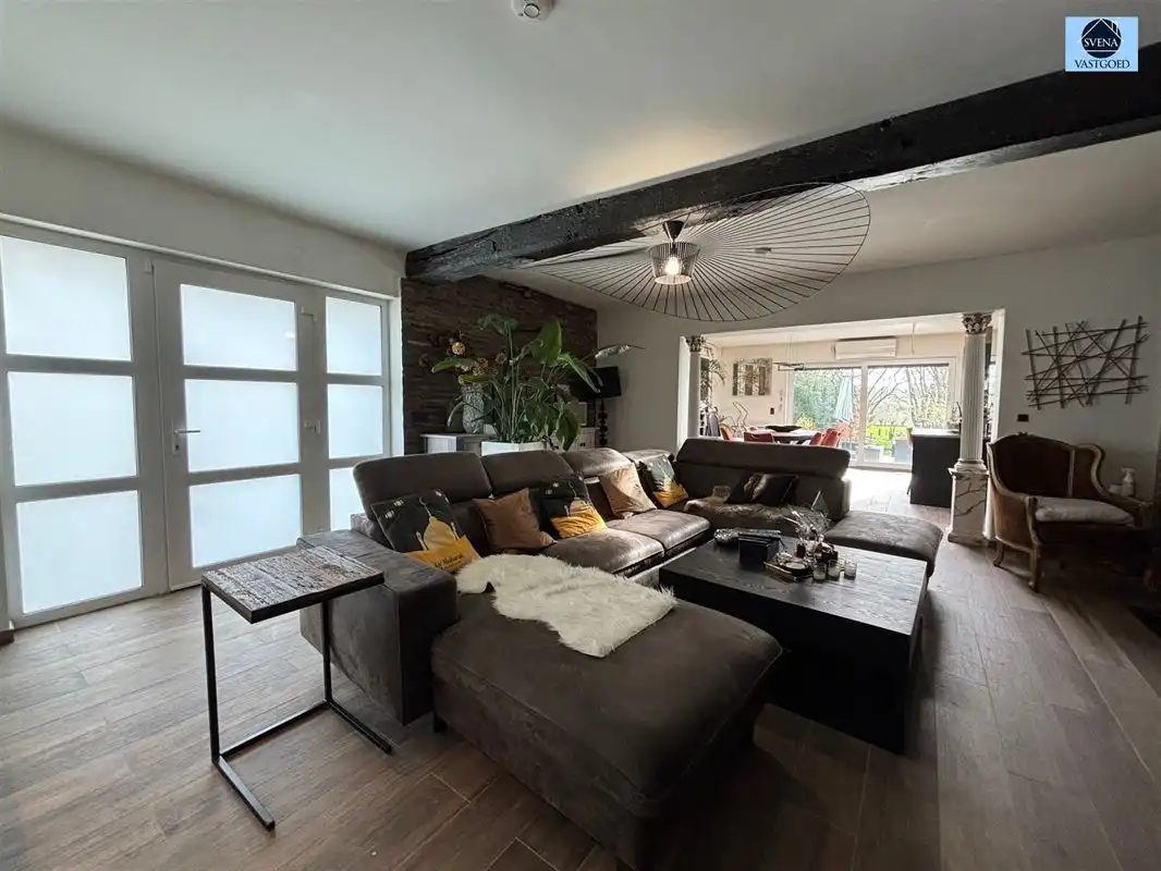 GERENOVEERDE HOB MET GROTE TUIN EN 2 GARAGES foto 4