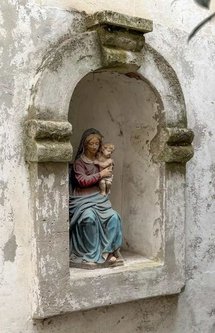 een verborgen stukje Brugge, met een verhaal achter elke deur foto 9