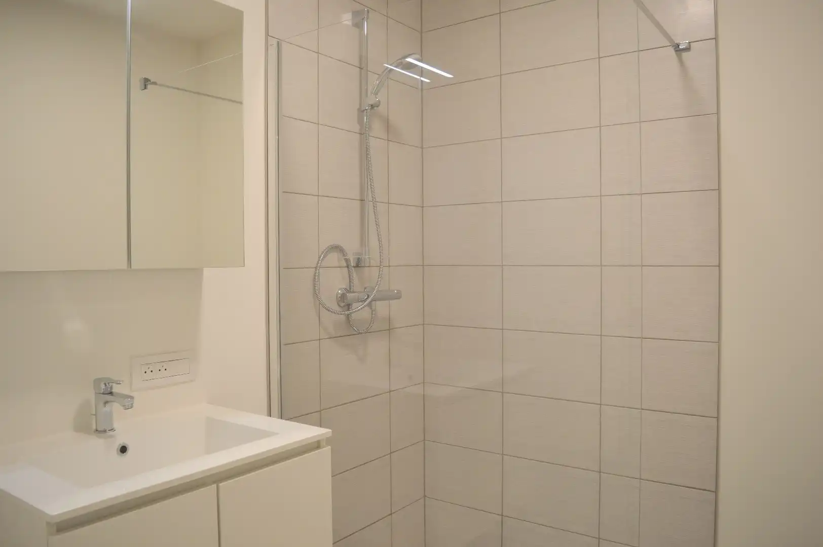 Prachtig appartement aan Kanaal Bossuit-Kortrijk te Harelbeke  foto 6