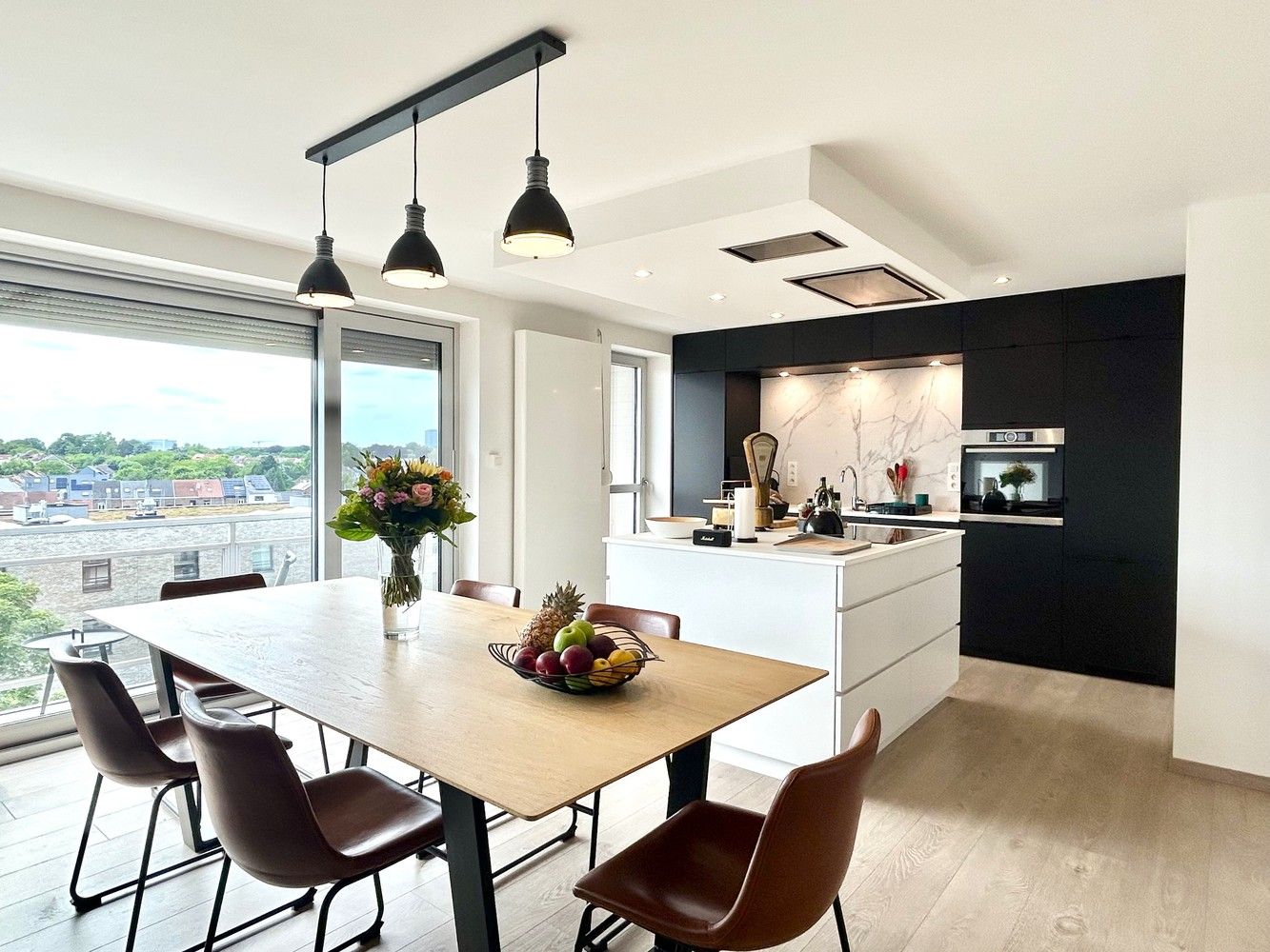 Prachtig gerenoveerd appartement met 2 slaapkamers en garagebox te Heverlee foto {{pictureIndex}}