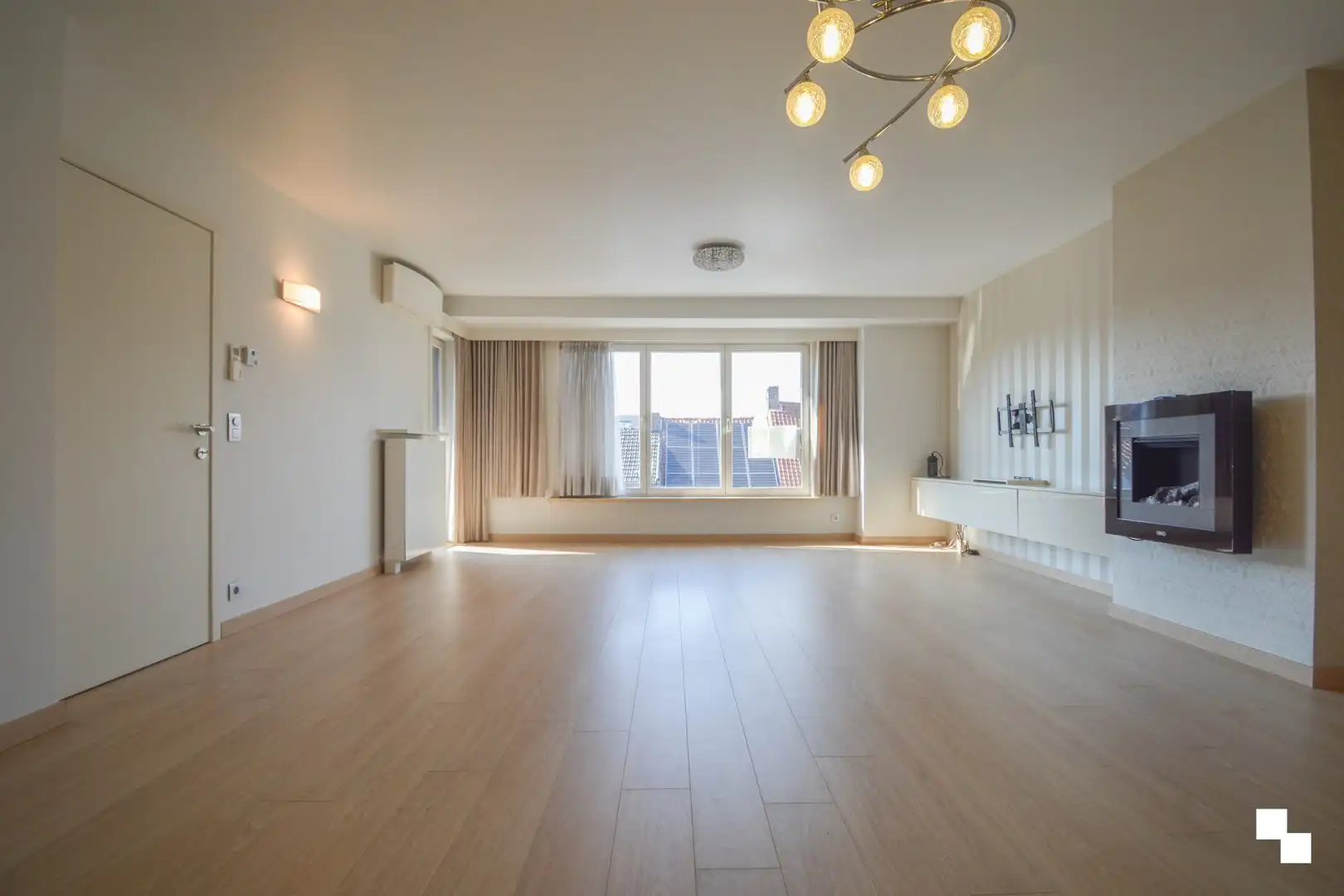 Zéér verzorgd, gerenoveerd 3-slaapkamer appartement te Roeselare foto 4