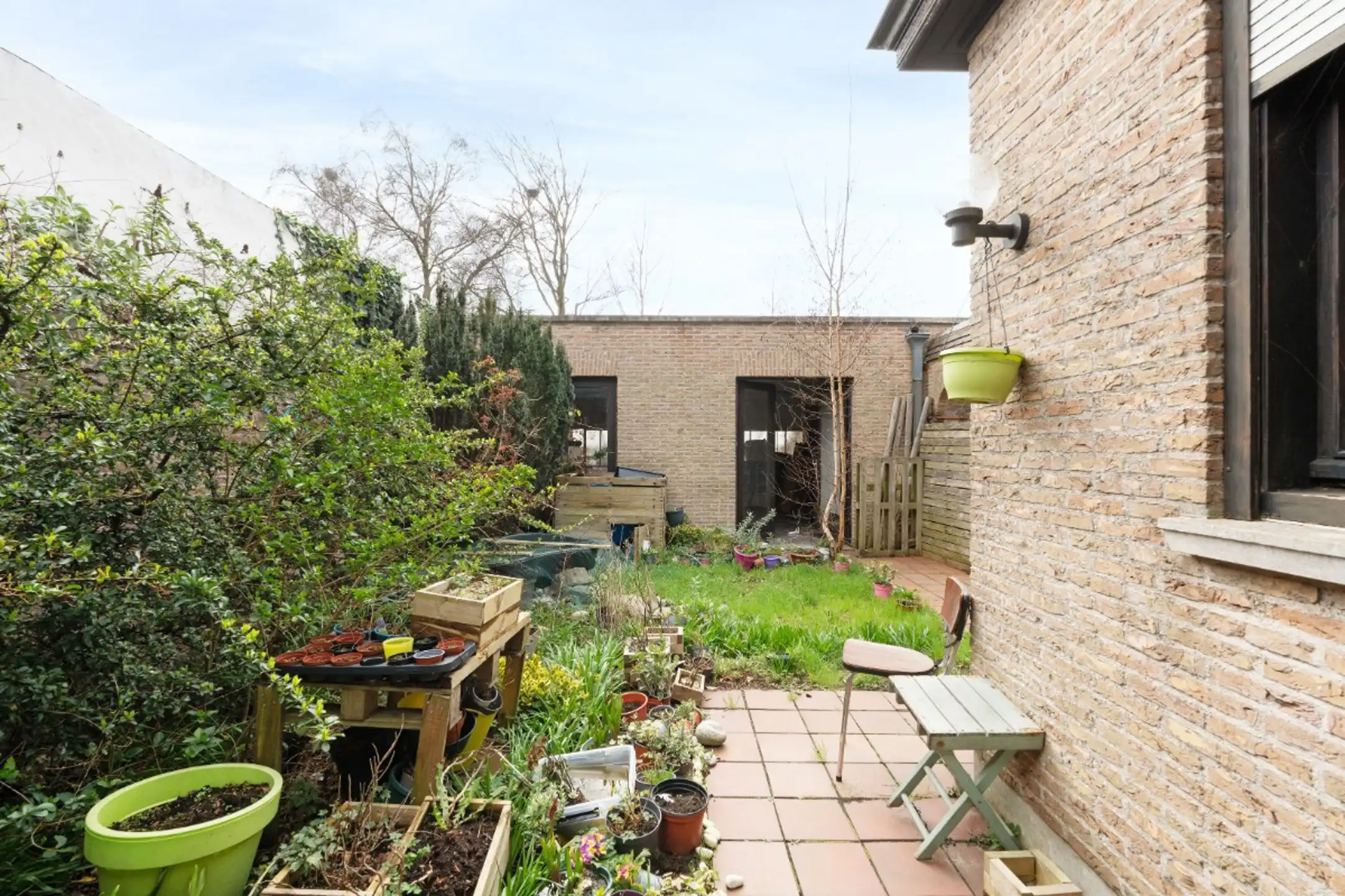 Centraal gelegen burgerwoning met garage en ruime tuin foto 24