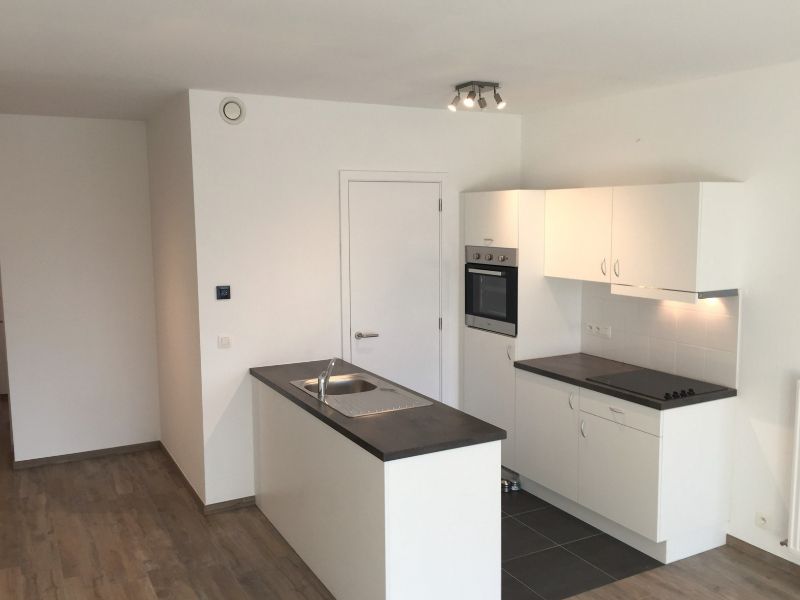 Uitstekend gelegen 2-slpk appartement met terras, autostaanplaats en kelderberging foto 6