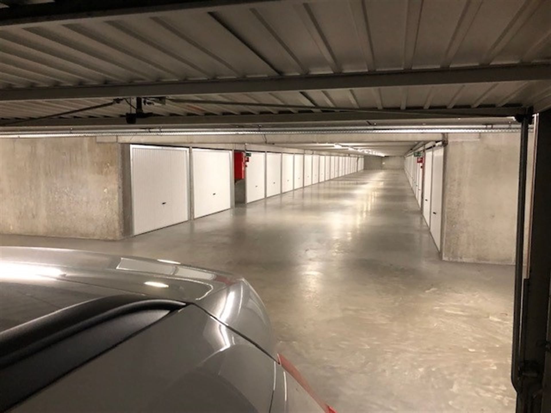 garage foto {{pictureIndex}}