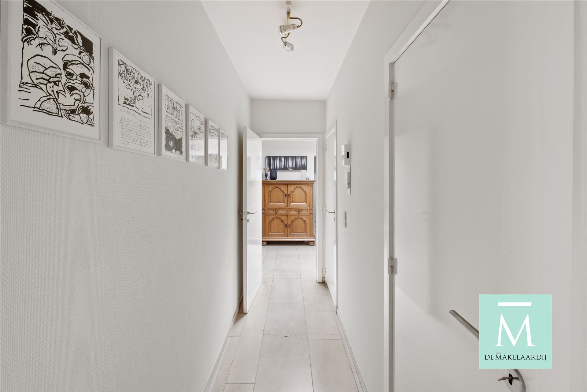 Uiterst centraal gelegen appartement op hoogste verdieping met terras foto 6