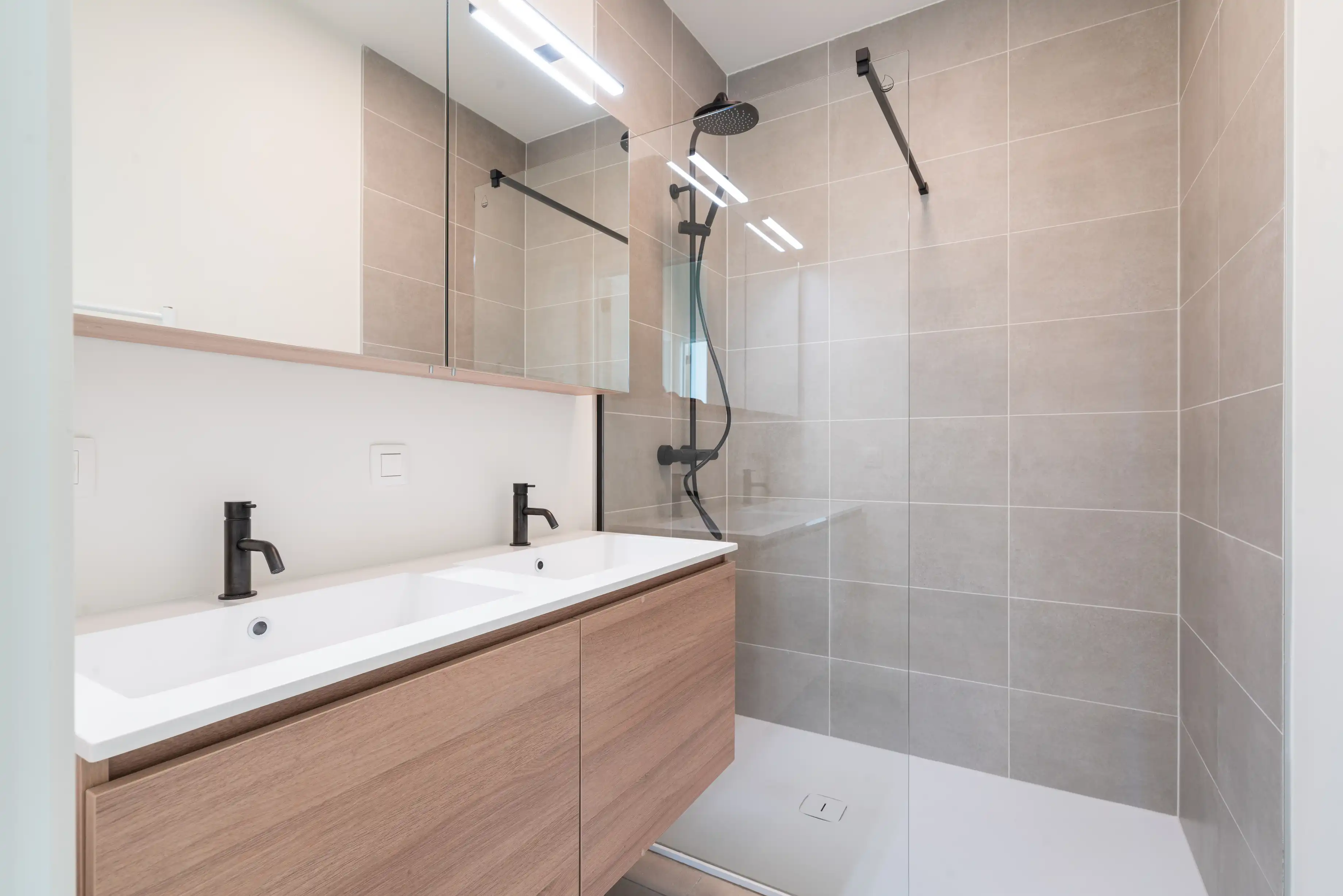 Recent appartement met twee slaapkamers te huur in Evergem foto 6