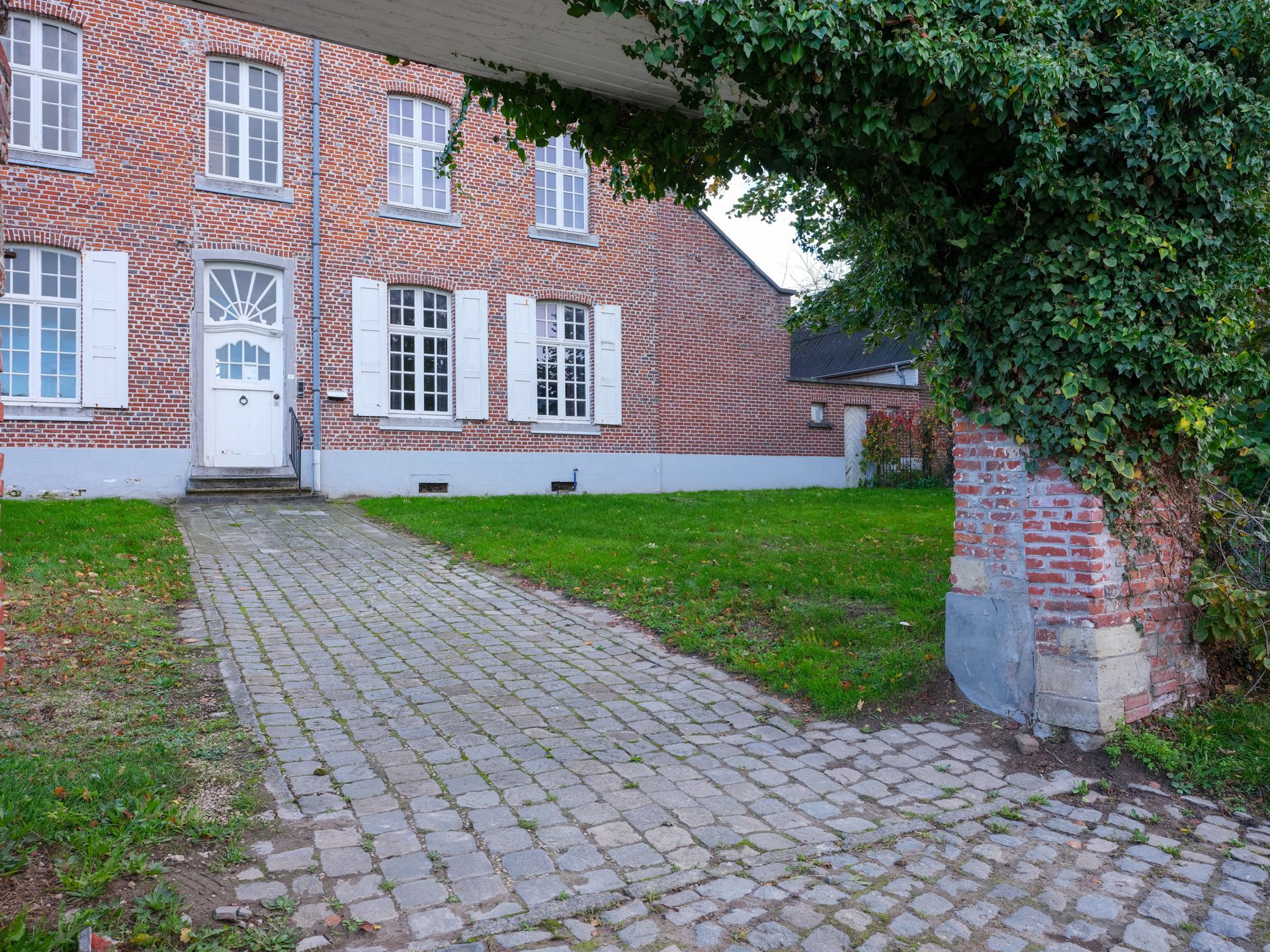 Authentieke (voormalige) pastorie op ruim perceel van 4.057 m² foto 43
