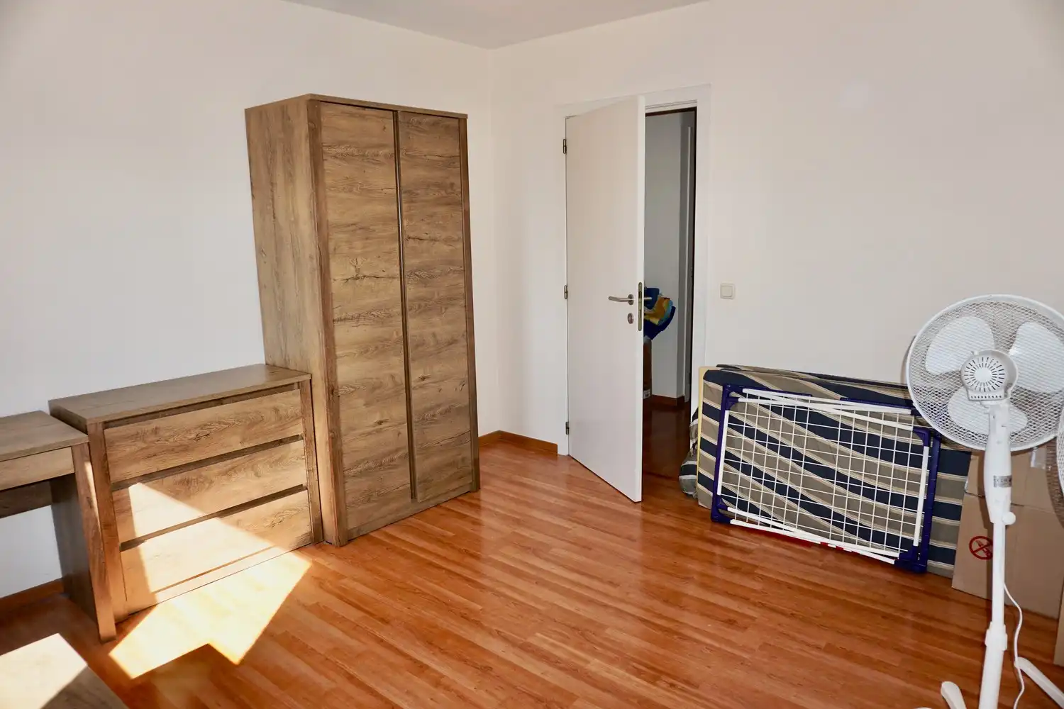 RUIM 2-SLAAPKAMERAPPARTEMENT MET TERRAS EN AUTOSTAANPLAATS IN KESSEL-LO foto 17