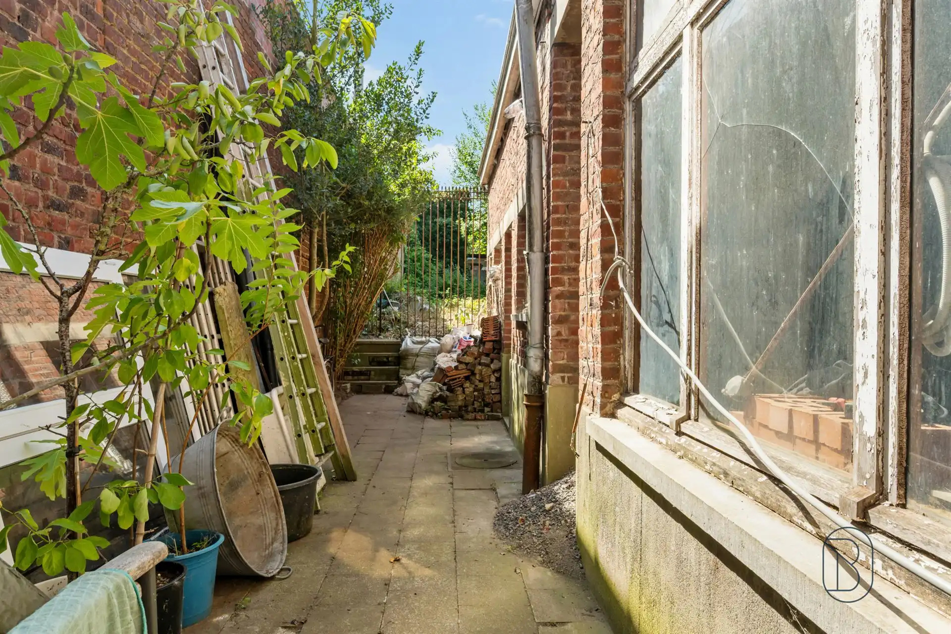 Deels gerenoveerd herenhuis met 3 SLK, tuin en garage! foto 15