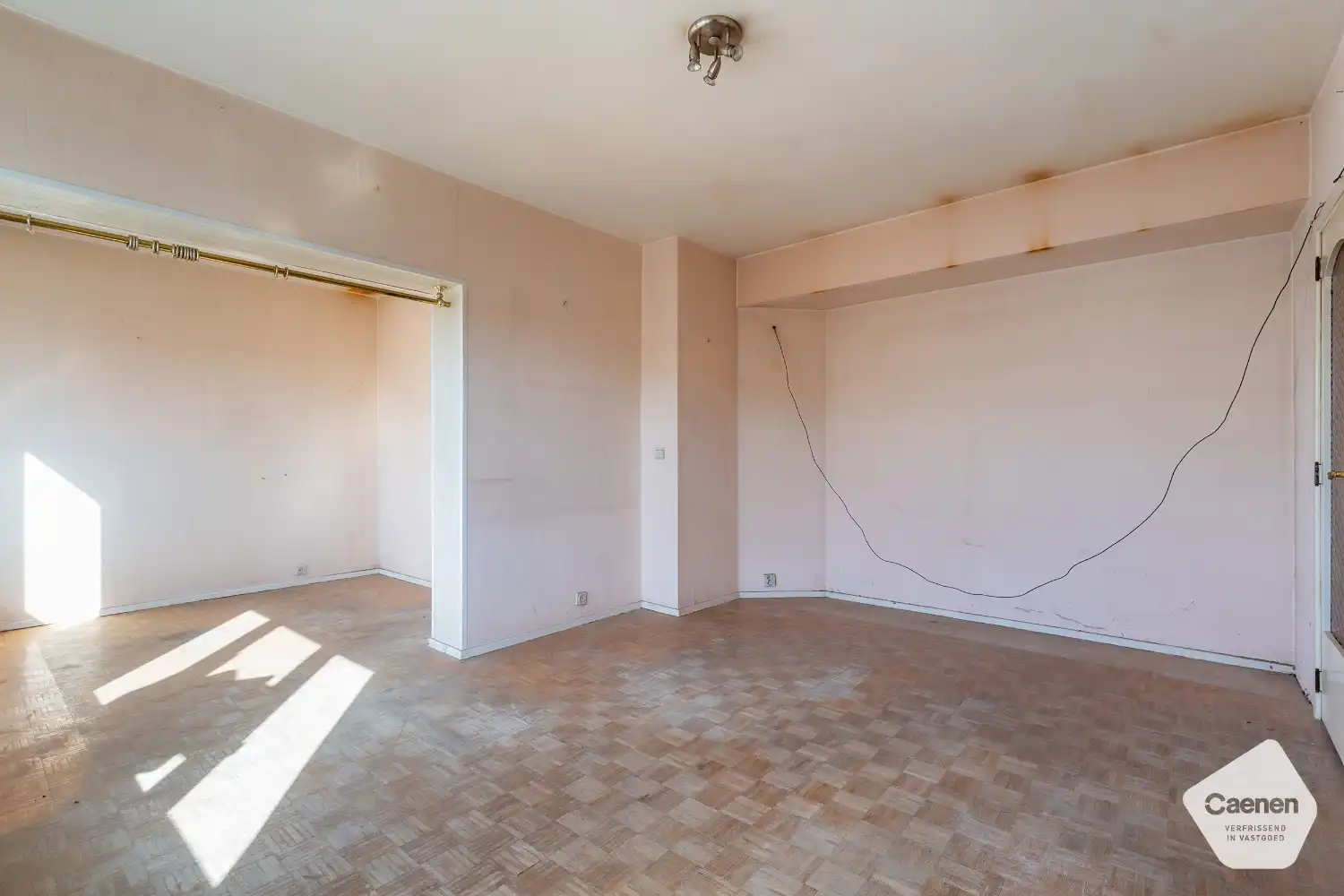 Volledig te renoveren appartement met slaaphoek en tal van mogelijkheden foto 2