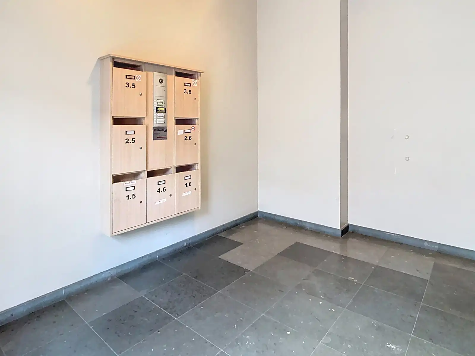 Hoekappartement met 3 slkmrs, 2 terrassen en staanplaats foto 3