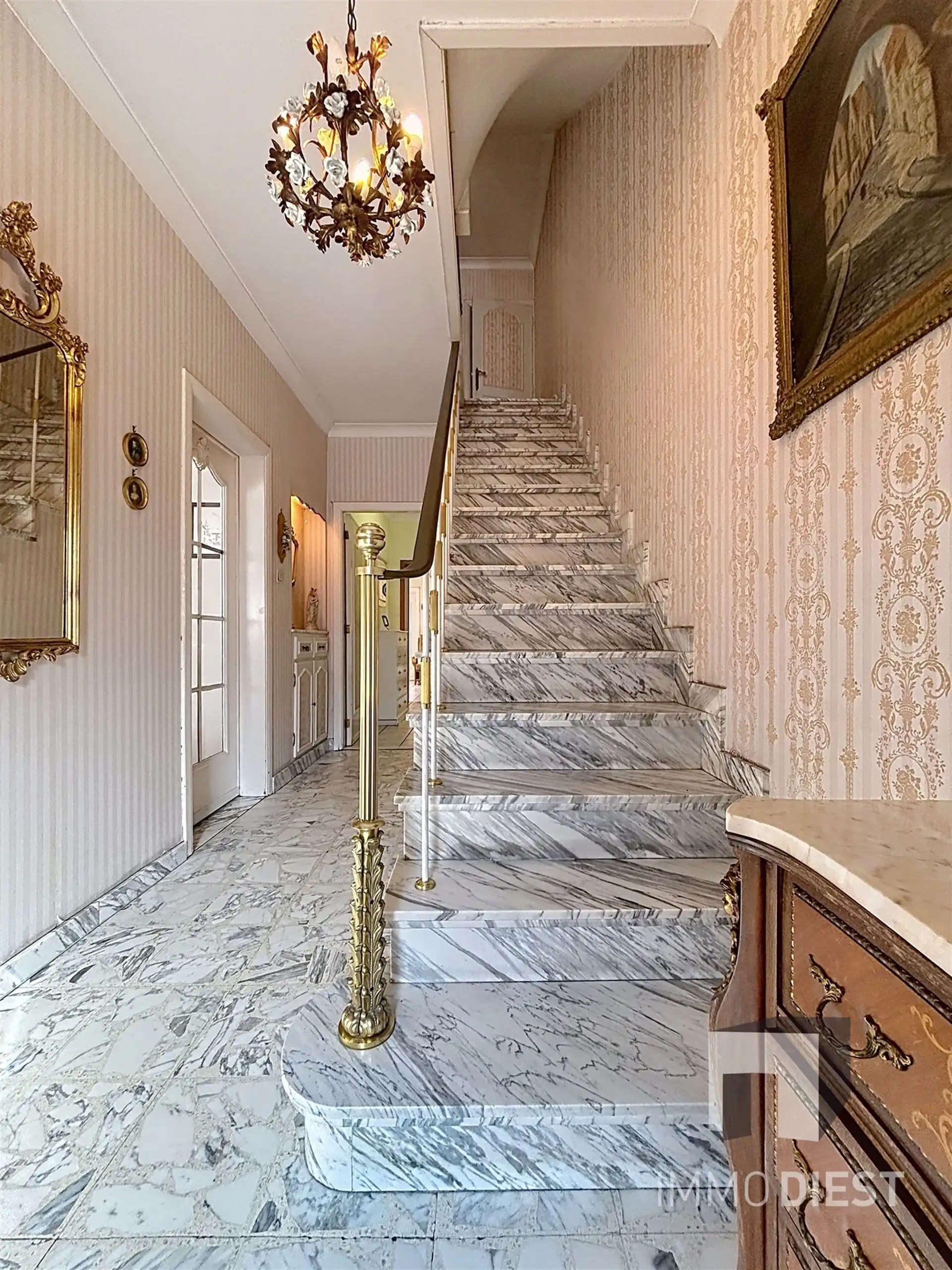 Welkom in deze charmante te renoveren stadswoning aan de rand van hartje Diest. foto 2