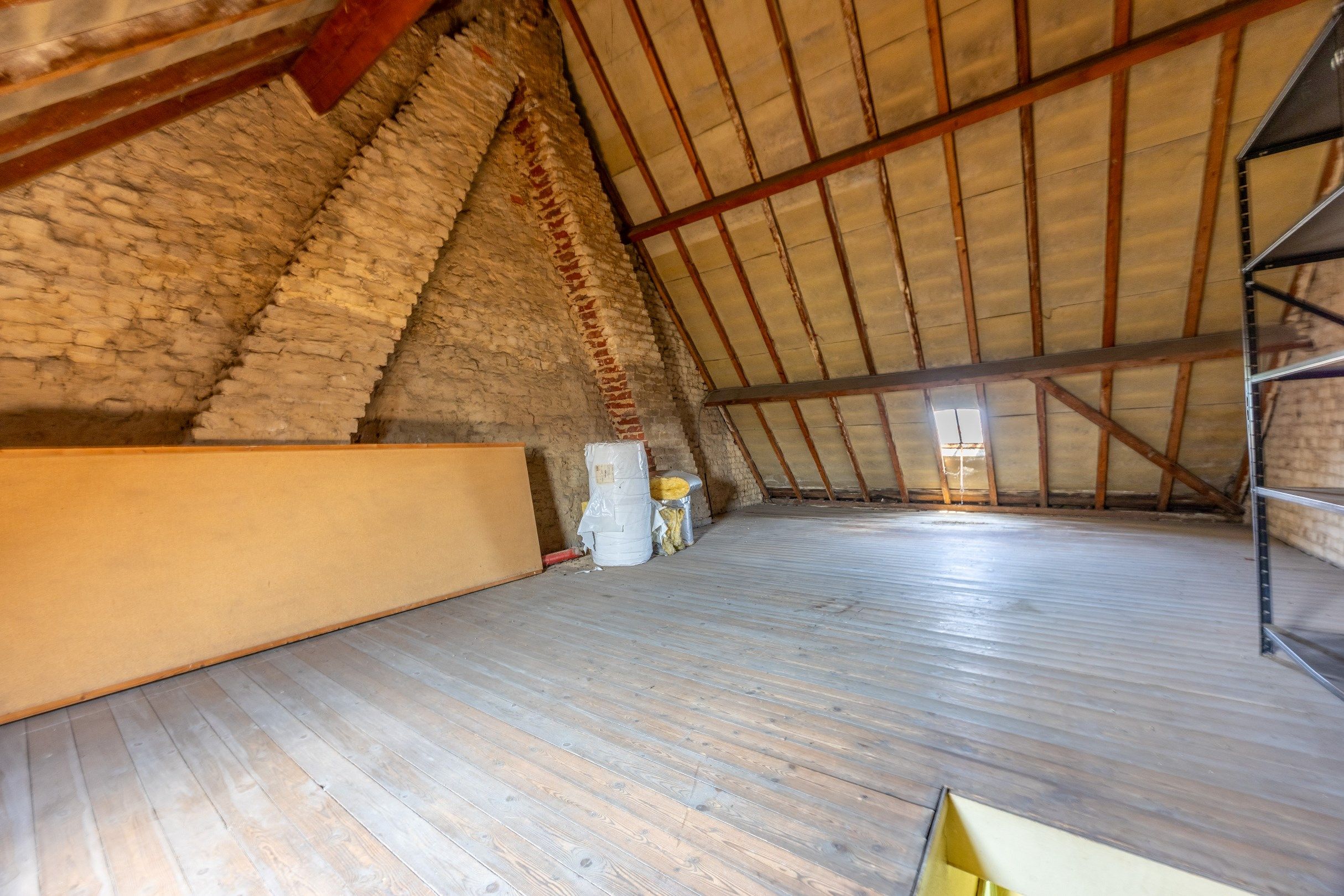 Op te knappen woning op uitstekende locatie foto 10