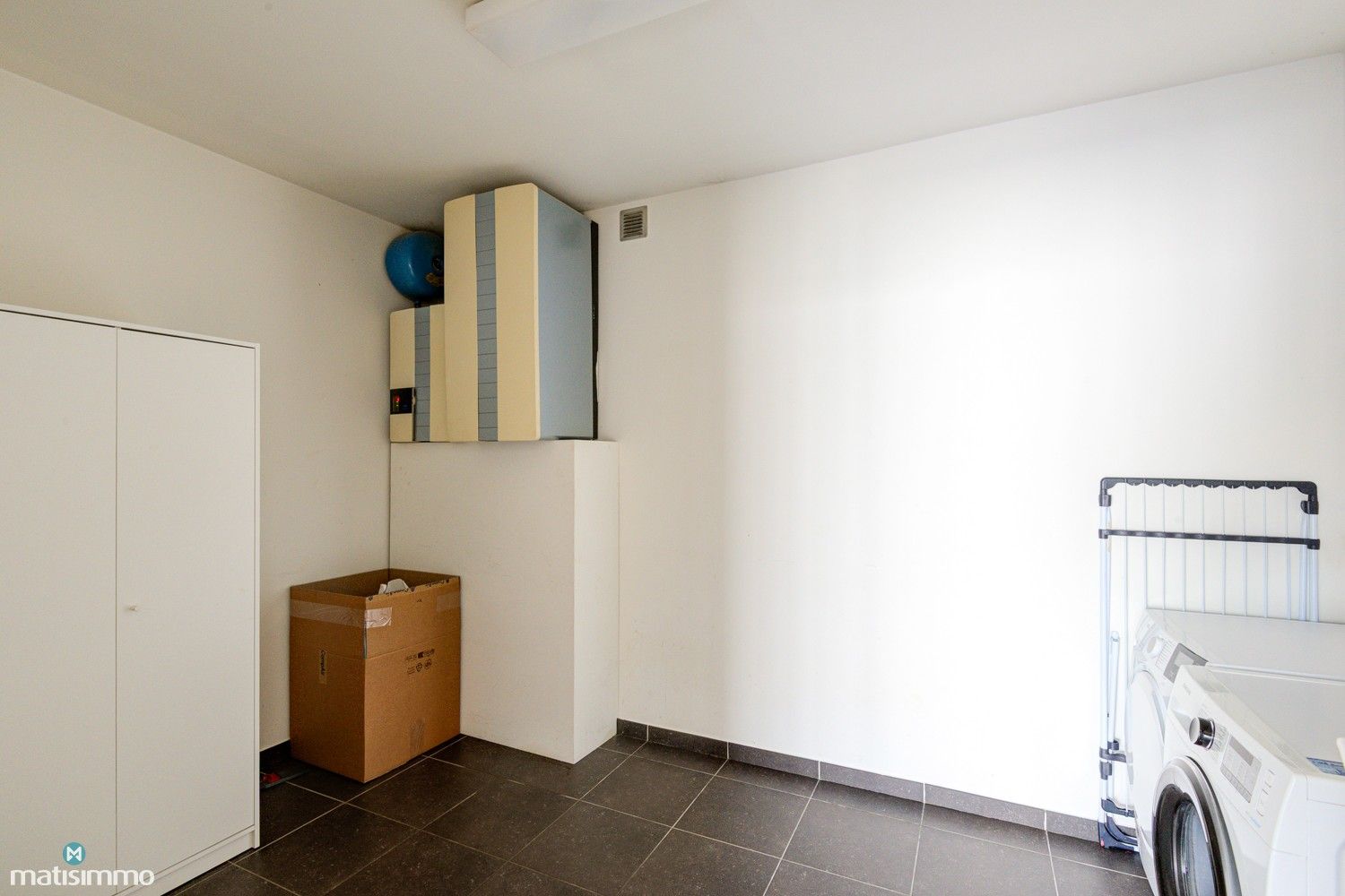 RUIM INSTAPKLAAR APPARTEMENT MET 3 SLAAPKAMERS, TERRAS EN AUTOSTAANPLAATS TE BEVERST foto 9