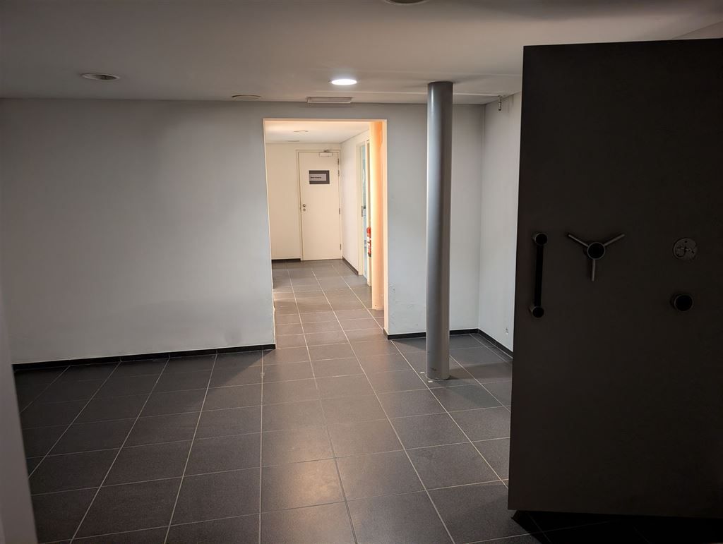 Handelsruimte op een bijzonder commerciële locatie in centrum 's-Gravenwezel foto 8