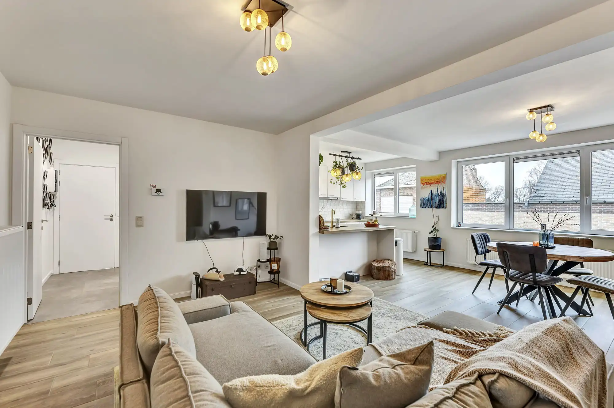 Energiezuinig, lichtrijk twee slpk appartement met garage foto 4