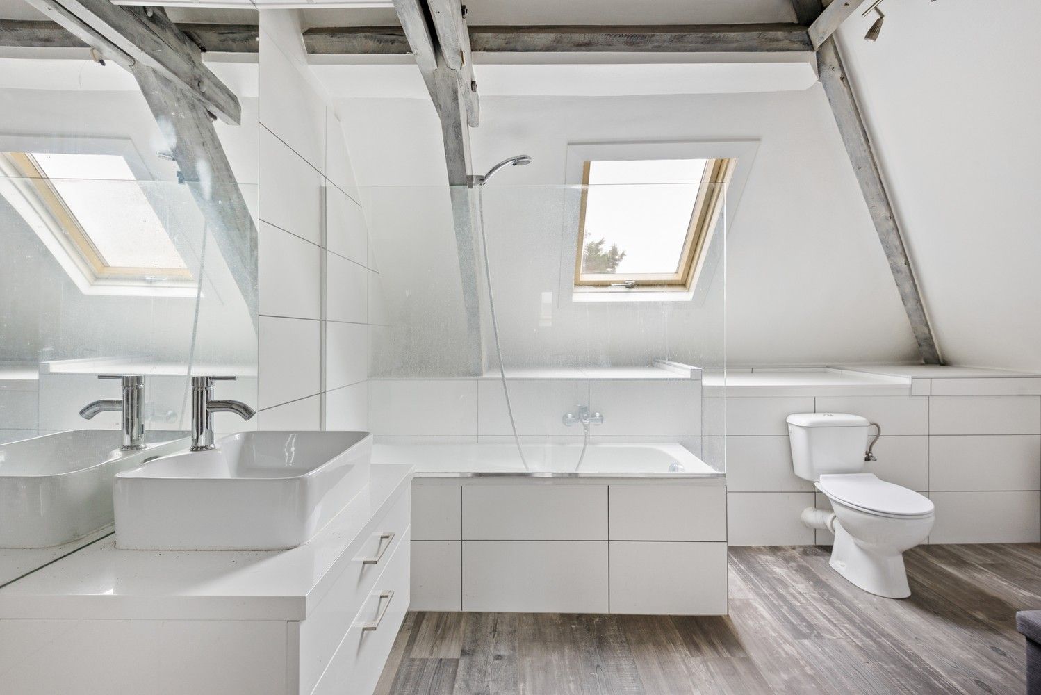 Dakappartement in Wijnegem centrum te huur foto 6
