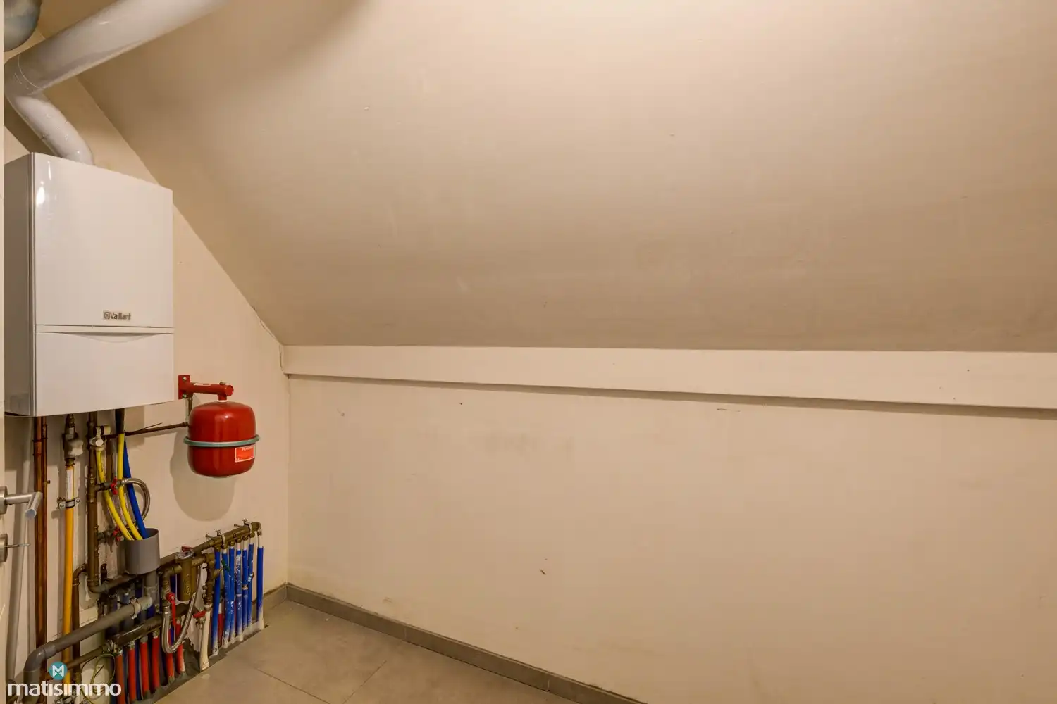 DUPLEXAPPARTEMENT MET 3 SLAAPKAMERS, TERRAS EN ONDERGRONDSE AUTOSTAANPLAATS NABIJ HET CENTRUM VAN BILZEN foto 16