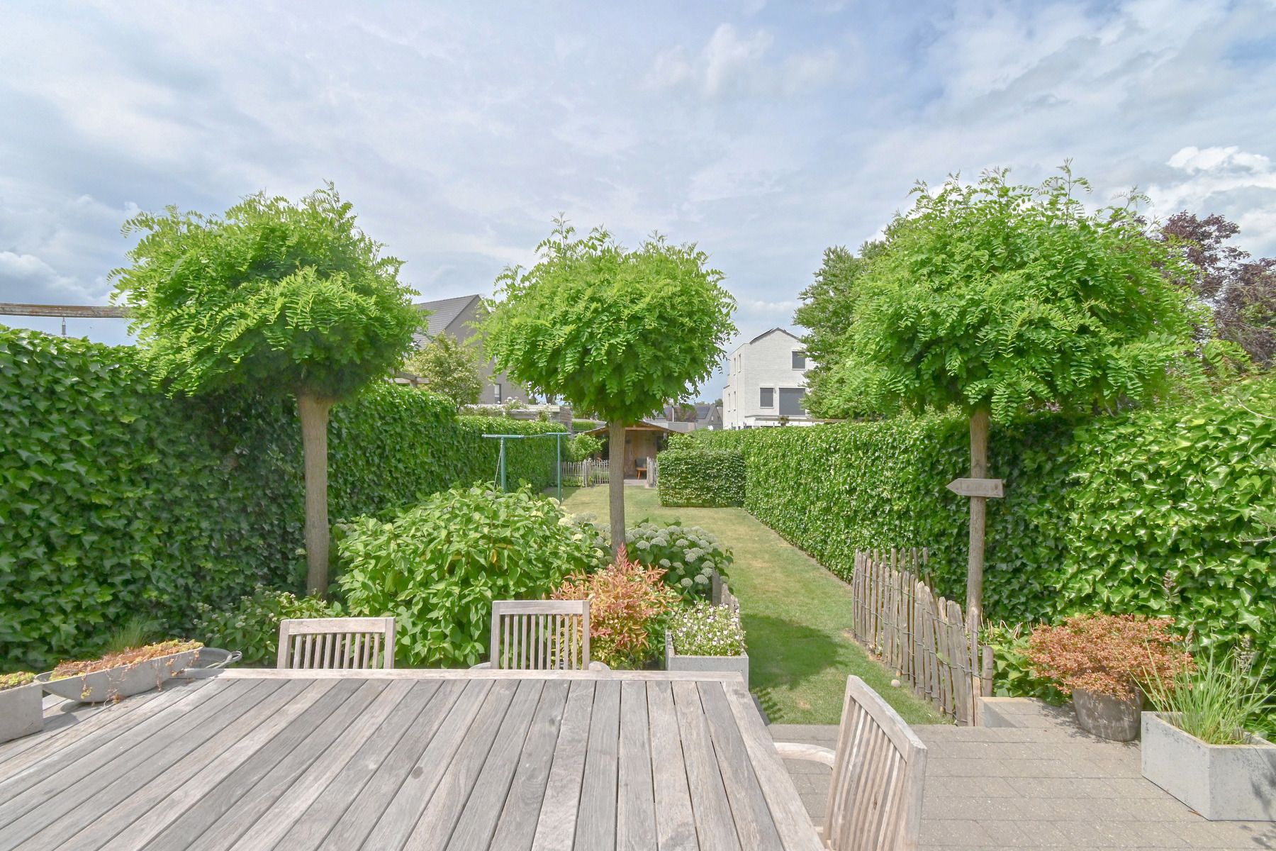 INSTAPKLARE WONING MET PRACHTIGE TUIN foto 1