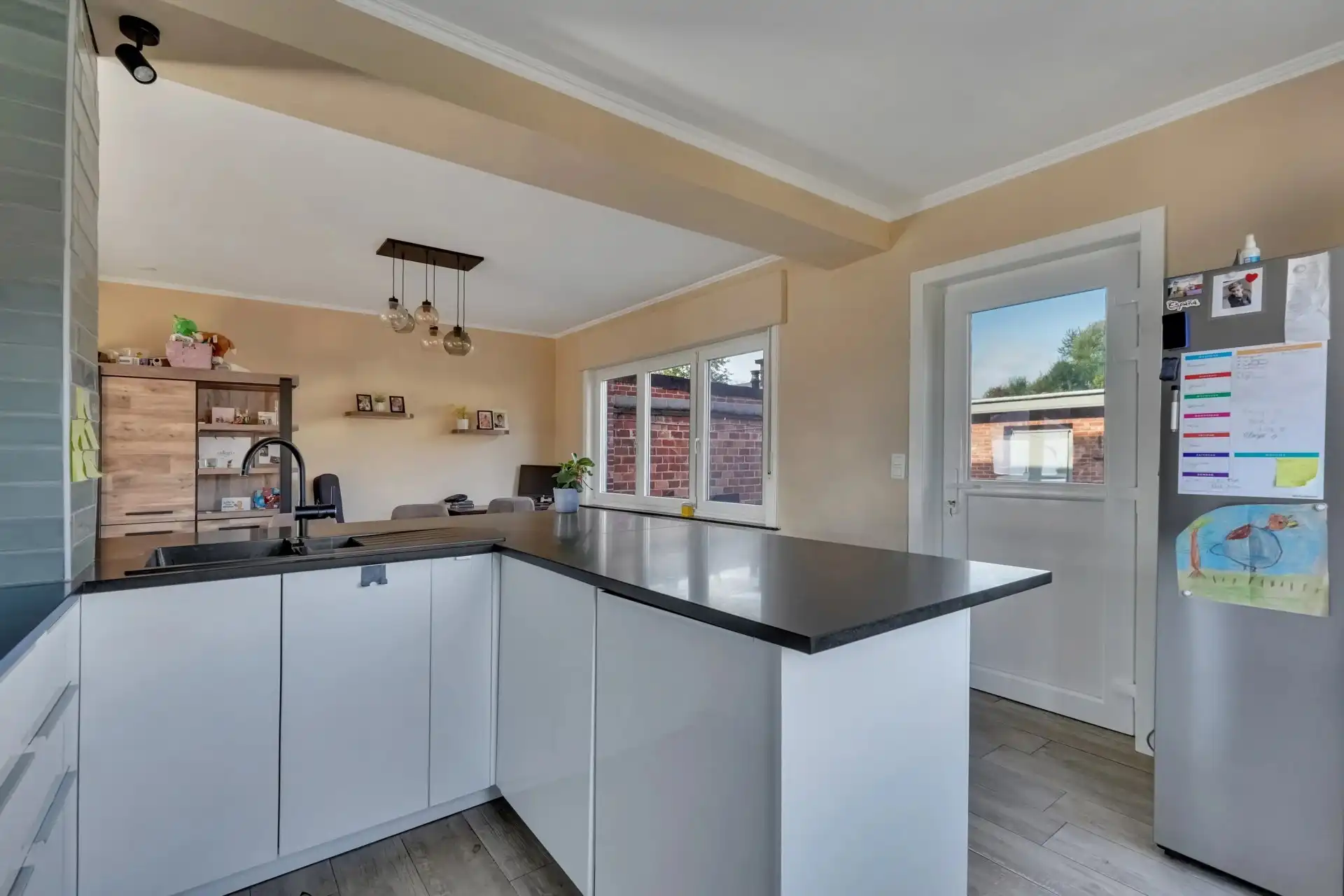Ruime gezinswoning met drie slaapkamers foto 10