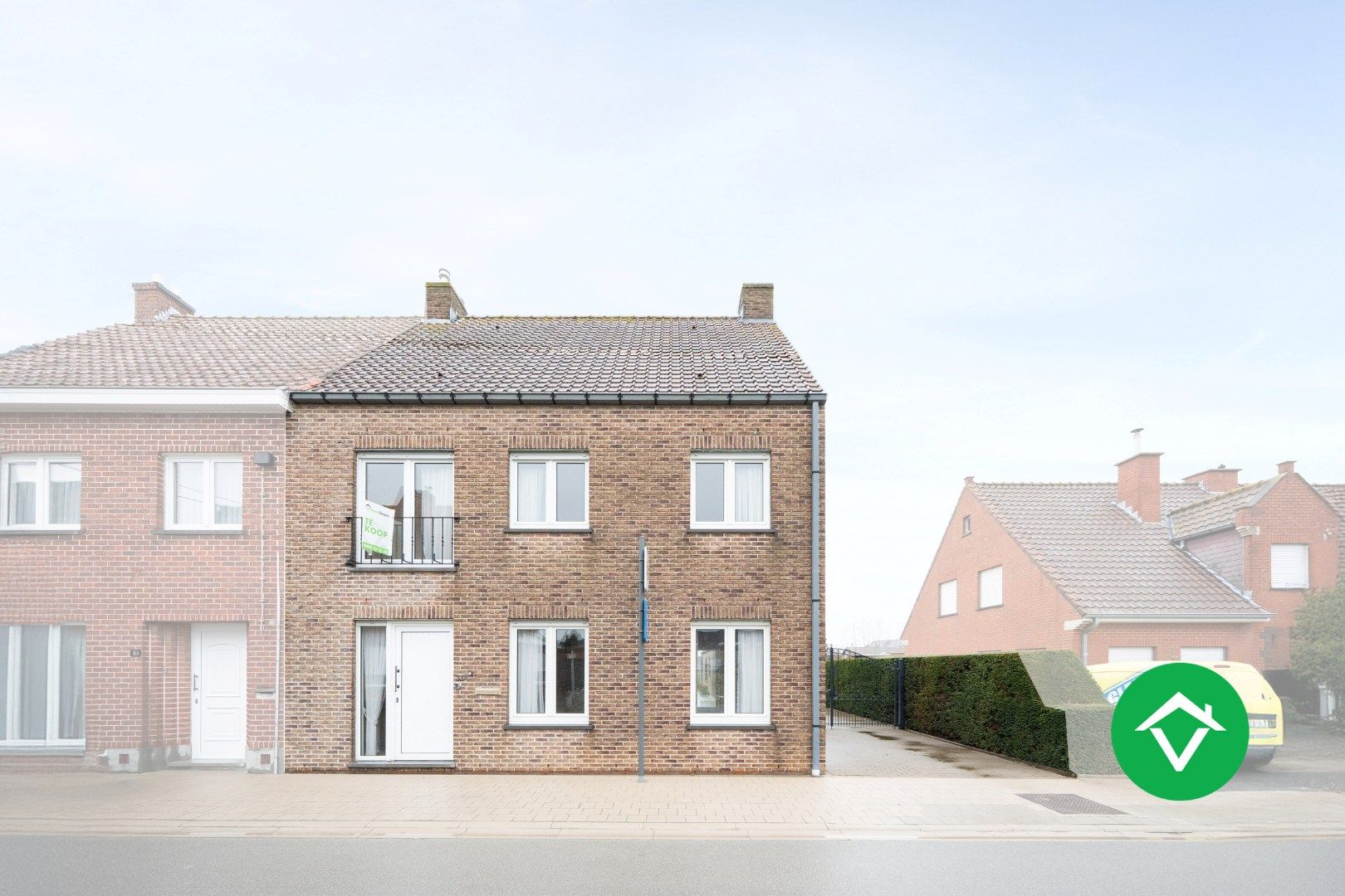 Instapklare woning met 4 slaapkamers en garage te Ichtegem  foto 2