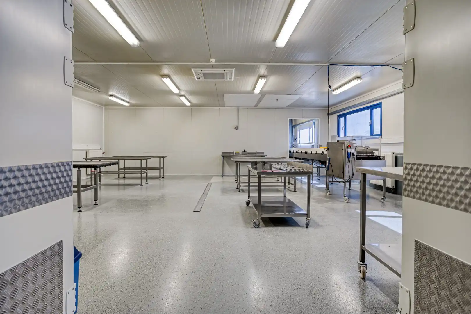 Instapklaar bedrijfsgebouw - ideaal voor voeding, bakkerij, confiserie en ruim loft-appartement te Blankenberge foto 12