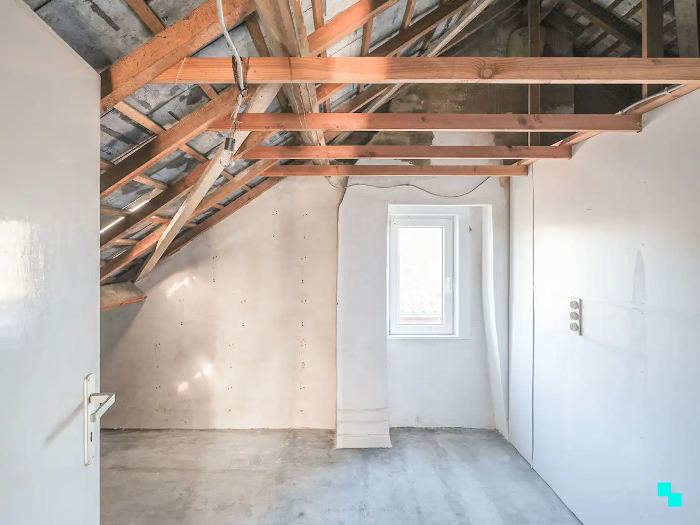 Te renoveren woning met garage en unieke tuingrond grenzend aan het bos foto 16