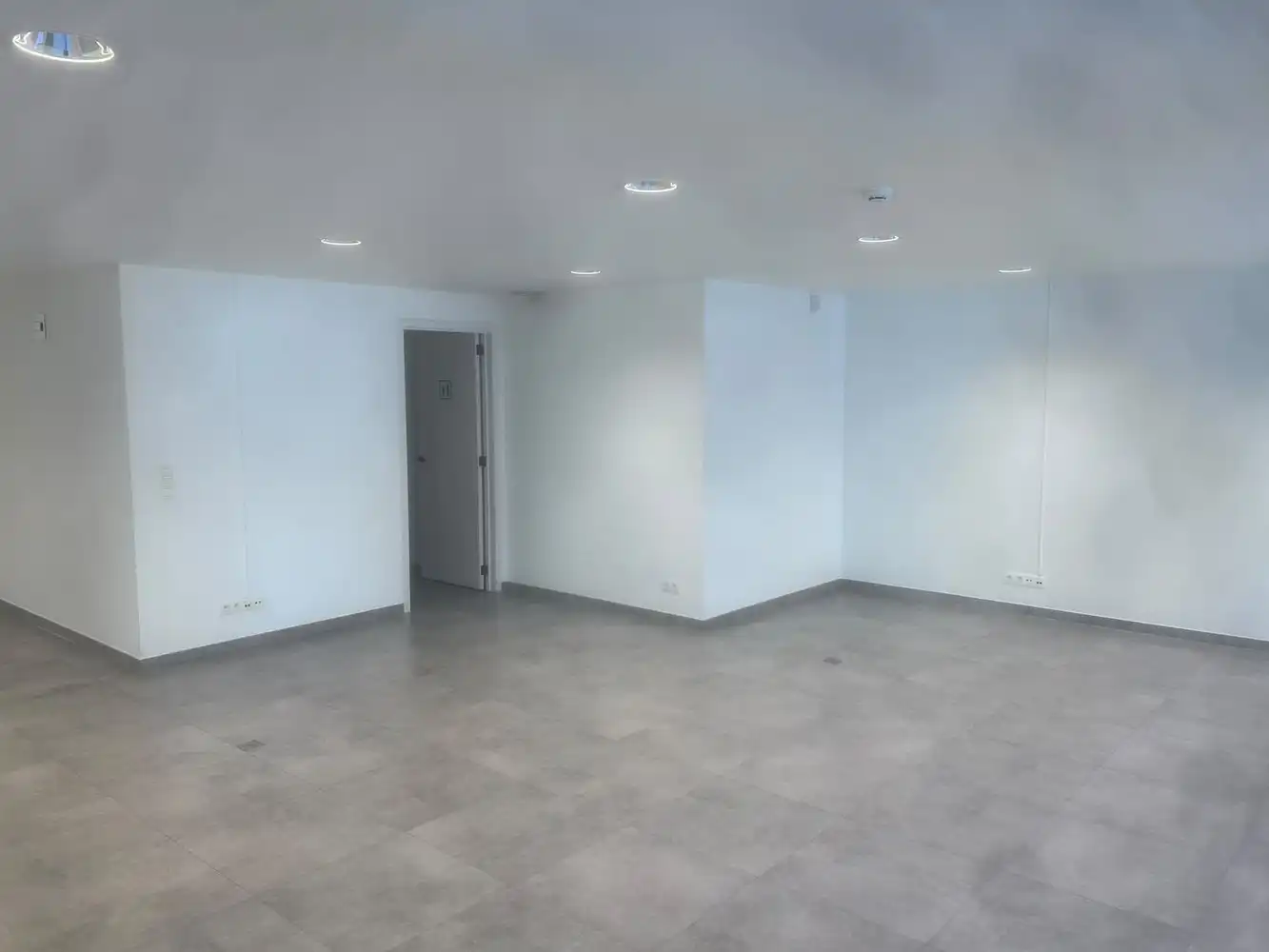 Instapklare, hoogwaardig afgewerkte kantoorruimte (165 m²) met private staanplaats foto 7