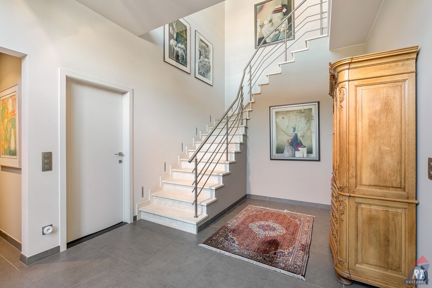 Uitzonderlijk ruime villa op een absolute toplocatie in het stadscentrum van Sint-Truiden foto 3