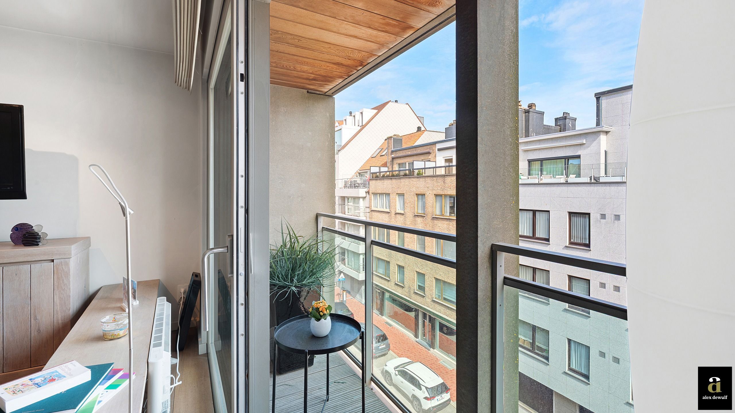 Gemeubeld modern appartement met 2 slaapkamers op centrale ligging niet ver van het Rubenspein [Blancgarinstraat]. foto 2