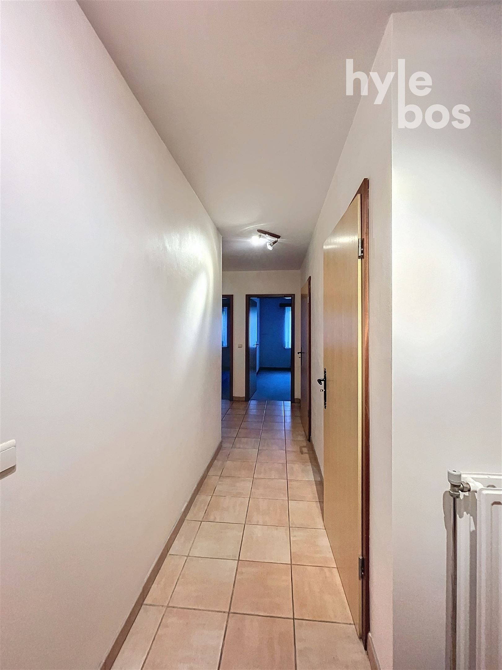 Rustig gelegen gelijkvloers appartement met garage foto 2