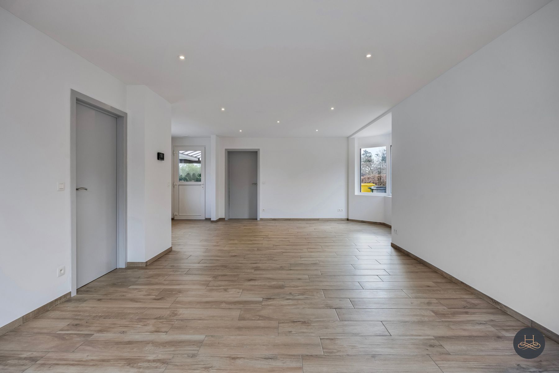 Totaal gerenoveerde woning met grote tuin foto 7