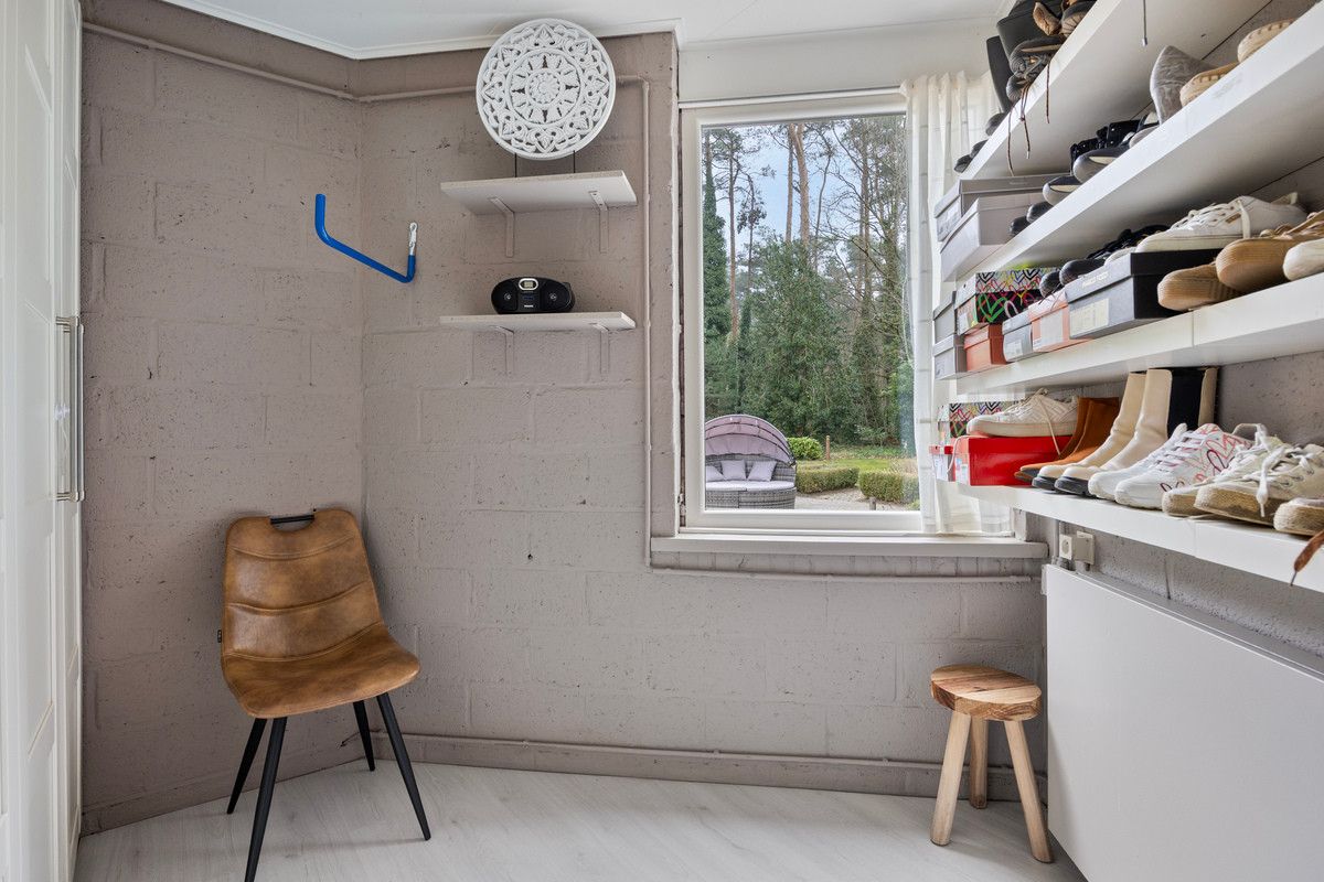 TIJDLOZE PAREL IN HET GROEN - STIJLVOL GERENOVEERDE VRIJSTAANDE WONING MET PRAKTIJK- OF BUREAURUIMTE OP RUIM PERCEEL VAN 13A31CA. foto 17