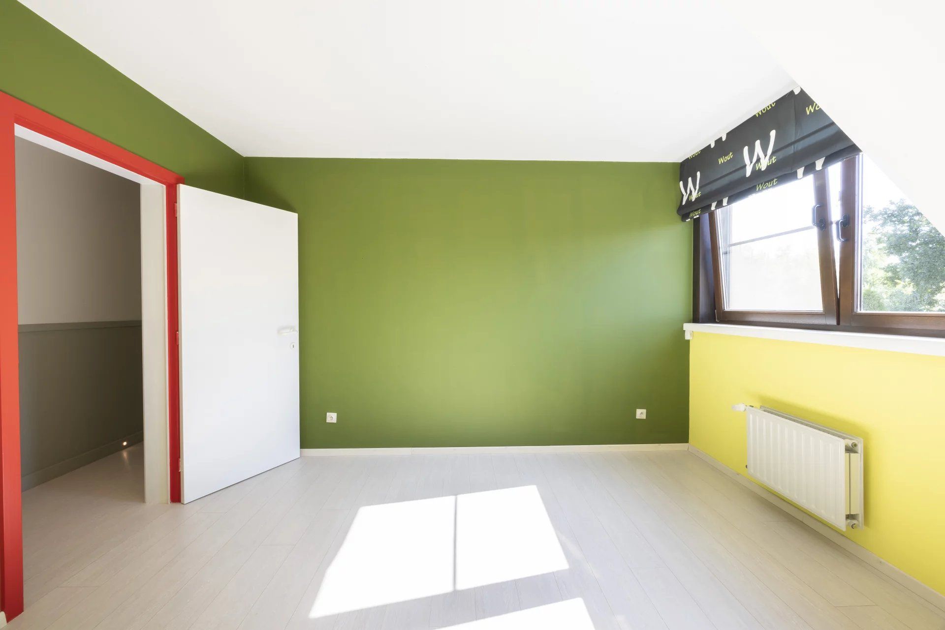 Ruim appartement met 4 slaapkamers, groot terras, tuin en garage. foto 21