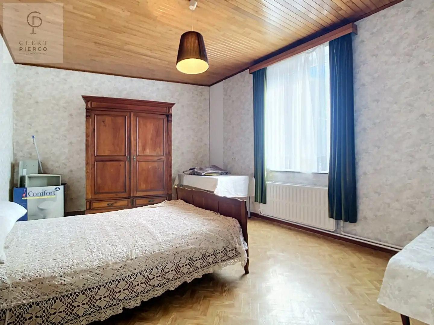 Ruime woning met binnenkoer, stallingen en tuin vlakbij oprit van E40. foto 16