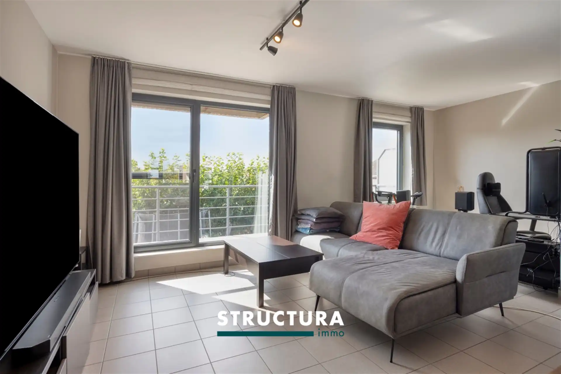 Instapklaar appartement in hartje Brussegem foto 4
